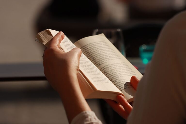 How to Build a Simple Reading Habit That Lasts